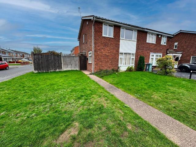 Furzebank Way, Willenhall 3 bed semi detached house to rent £1,100 pcm £254 pw