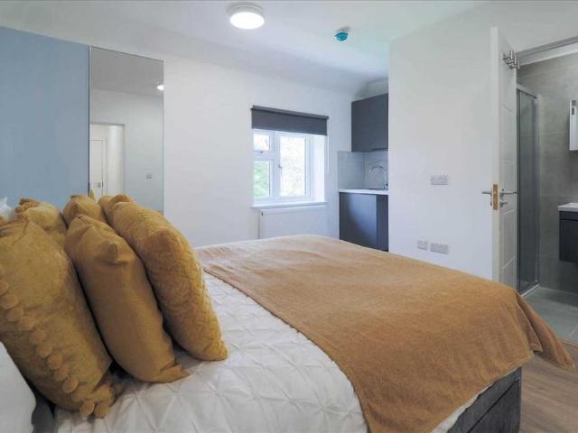 Furzehill Road, Room 3, Borehamwood 1 bed apartment to rent £1,199 pcm £277 pw