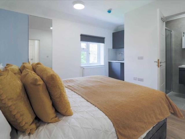 Furzehill Road, Room 3, Borehamwood WD6, 1 bed flat to rent, £1,199 pcm | PrimeLocation