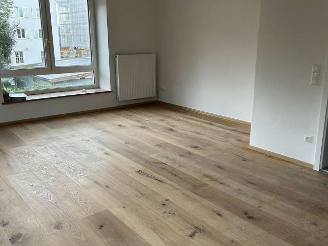 Für alle die das Leben in der Stadt lieben, 4 Zimmer Wohnung mit großem Balkon