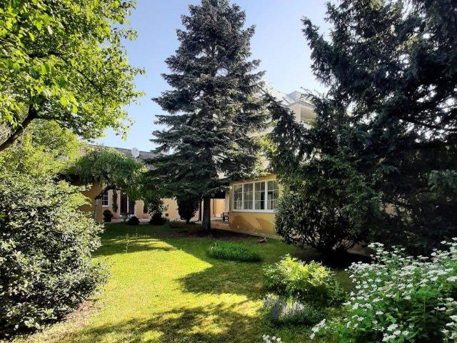 Für Garten und Biedermeier Liebhaber! Gepflegte Stadt Villa mit Potential!