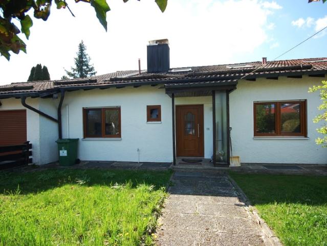 Für Gartenliebhaber älteres 2 Familienhaus in absolut ruhiger Lage