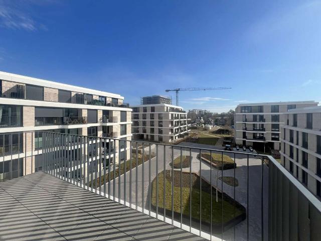Für die ganze Familie: Großzügige 4,5 Zimmer Wohnung mit Balkon in Pinneberg sofort bezugsfertig!