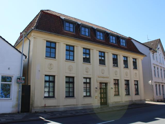 Für Kapitalanleger: Geschäftshaus im Zentrum von Varel