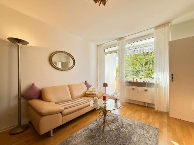 Für Kapitalanleger: Langjährig vermietete 2 Zimmer Wohnung mit Westloggia in Aubing