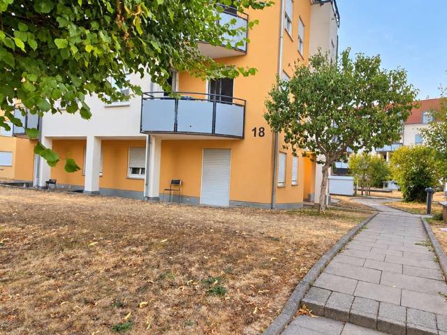 Für Kapitalanleger mit eigenen Ideen – 2 Zimmer mit Balkon und Tiefgarage, frei ab November