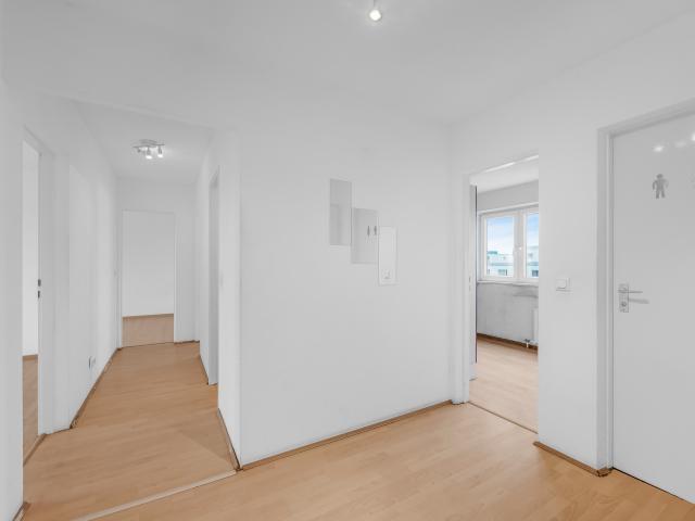 Für Kapitalanleger & Selbstgestalter: 3 Zimmer Wohnung zum Renovieren mit Blick auf den Olympiaturm