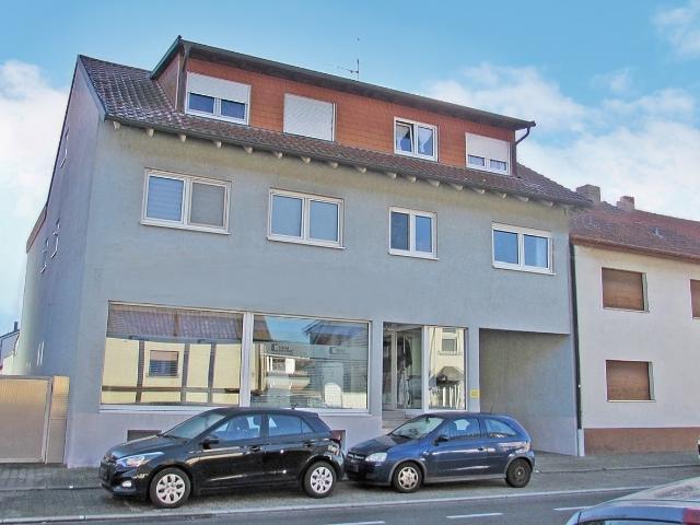 Für Kapitalanleger: Wohn und Geschäftshaus mit drei von fünf Wohneinheiten in Hambrücken!