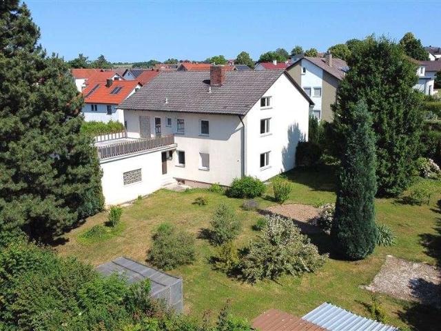 Für Kapitalanleger und Eigennutzer! 2 Parteienhaus mit herrlichem Garten in Reisbach