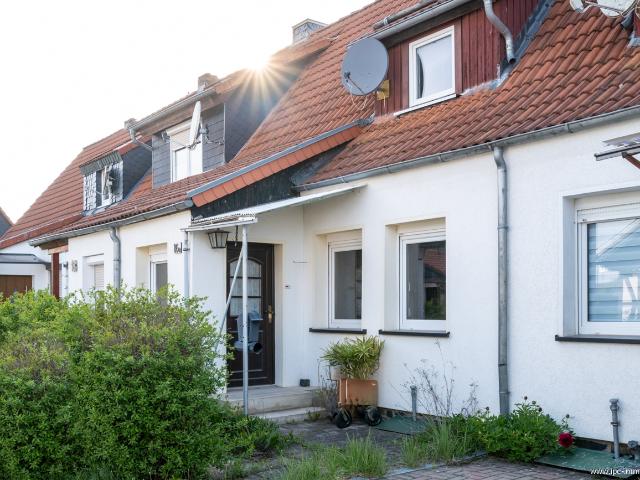 Für Handwerker Charmantes Reihenhaus zum selbst renovieren sucht nette Mieter