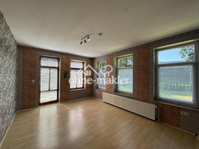 Für junge, berufstätige Personen. Erdgeschoßwohnung mit Garten, 2 ZKB, EBK, AR, Carport mit AR