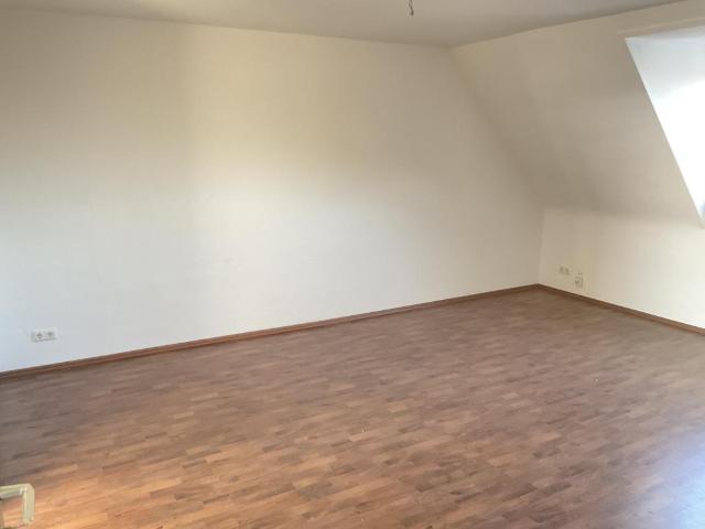 Für Junge und Junggebliebene. Tolle 2 Zimmer Wohnung im 4. OG in Duisburg Ruhrort