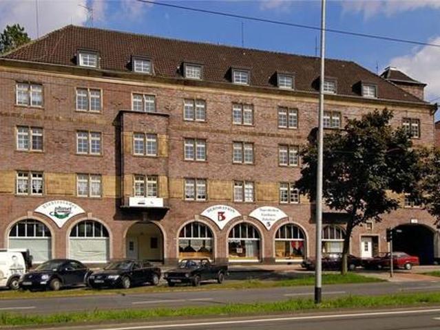 Für Junge und Junggebliebene. Tolle 2 Zimmer Wohnung im 4. OG in Duisburg Ruhrort