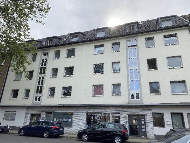 Für Selbstzahler:2 R DG Wohnung – zentral gelegen