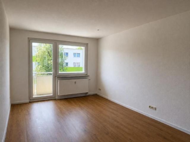 Für Sie frisch renoviert: Jetzt schnell sein! Helle 3 Raum Wohnung mit Balkon
