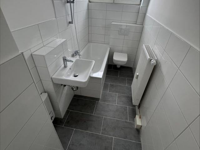 Für Sie renoviert! 2 Zimmer Wohnung sucht nette Mieter