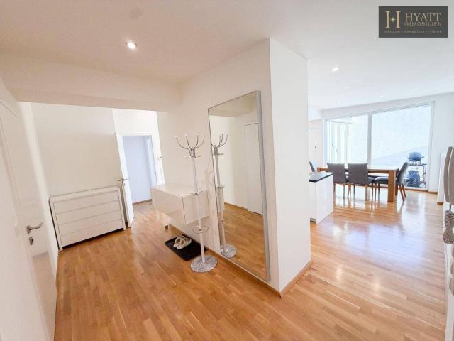 | FÜR SPORTLICHE only!| Elegante Dachgeschosswohnung mit Terrasse, Klimaanlage & Smart Home | inkl. Stellplatz