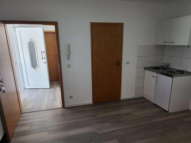 Für Studenten, schönes möbliertes 1 Zimmer Apartment ! Anfragen bitte nur per E Mail