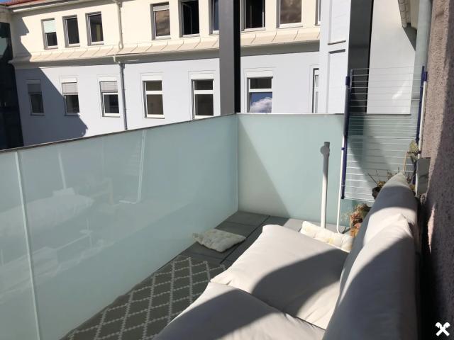 FÜR STADTLIEBHABER: Wunderschöne Garconniere mit Balkon in zentral gelegenem Jugendstilhaus