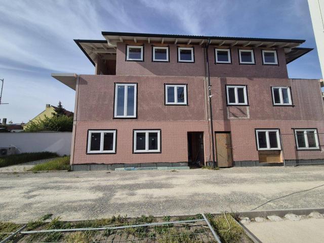 Für Projektentwickler! Günstige Rohbauten mit 311m² zum Fertigstellen und 6 Stellplätze im Gesamtpaket