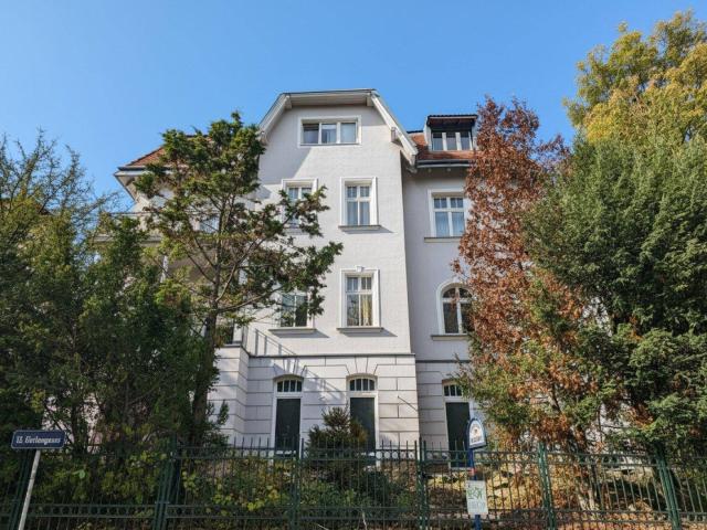 Für Ruhesuchende 3 Zimmer Dachgeschosswohnung im grünen 13. Bezirk – Nahe Lainzer Tiergarten
