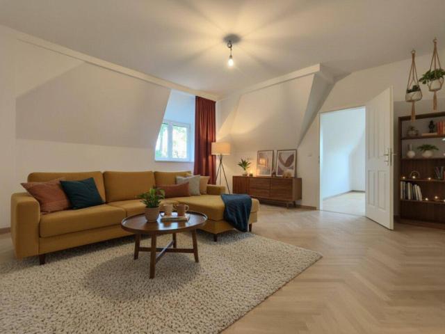 Für Ruhesuchende 3 Zimmer Dachgeschosswohnung im grünen 13. Bezirk – Nahe Lainzer Tiergarten
