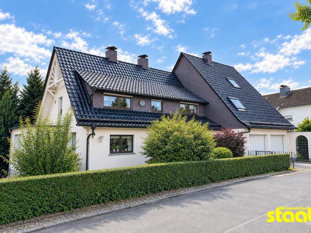 FÜR VISIONÄRE! Sanierungsbedürftiges Familienhaus mit Wintergarten, ELW & Doppelgarage