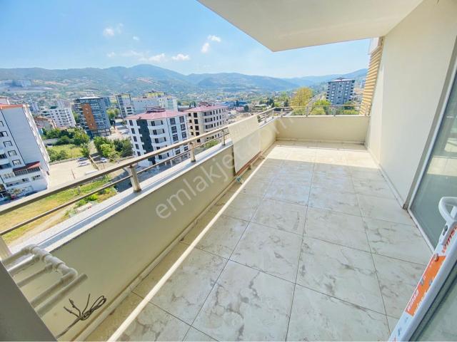 Furkan Emlak'tan Derebahçe Mevkisinde 3+1 8.kat 135m2 Giyinme Odalı Geniş Balkonlu Fırsat Daire