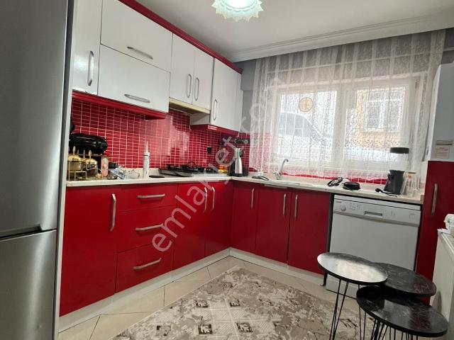 Furkan Emlaktan Yenidoğan Mah 2+1 100m2 Doğalgazlı Krediye Uygun Giriş Kat Fırsat Daire