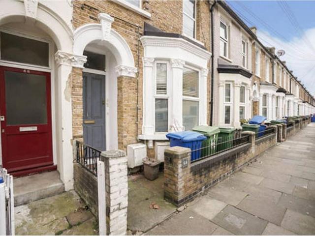 Furley Road, London, SE15 1 bed apartment to rent £1,750 pcm £404 pw