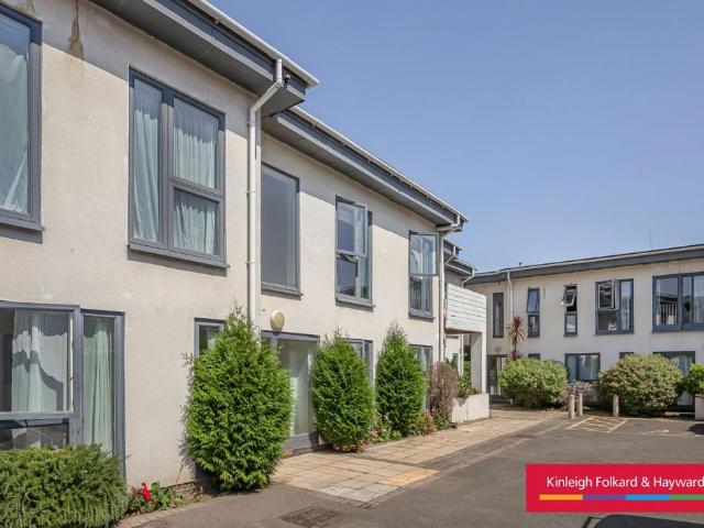 Furley Road, London, SE15 2 bed flat to rent £2,200 pcm £508 pw