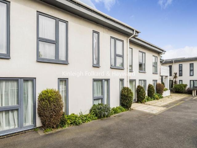 Furley Road, Peckham, London, SE15 2 bed flat to rent £2,300 pcm £531 pw