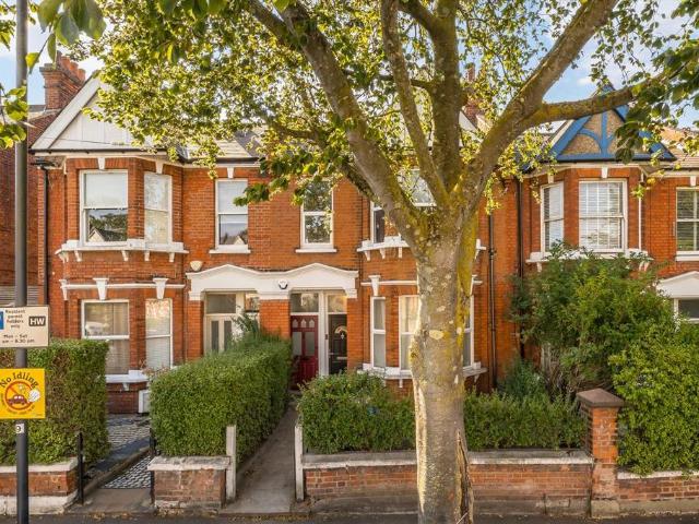 Furness Road, London NW10 3 bed flat to rent £3,100 pcm £715 pw
