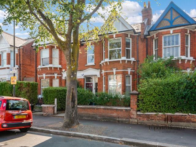 Furness Road NW10, 3 bed flat to rent, £2,990 pcm | PrimeLocation
