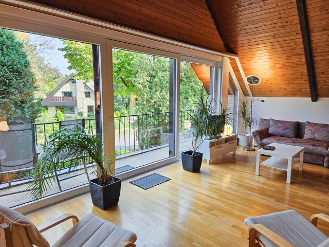 Furnished 3.5 room apartment with balcony and parking space in a quiet location ready for immediate occupancy, Krefeld Amsterdam Apartments for Rent