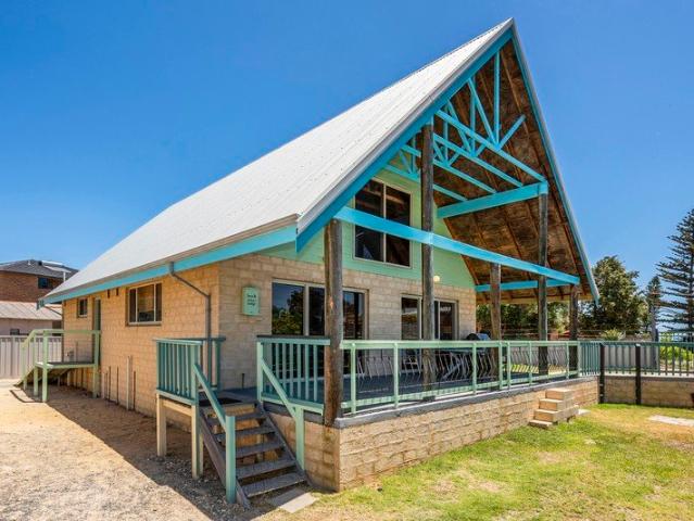Furnished 3 x 1 Duplex Ledge Point