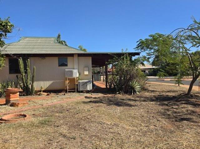 Furnished 3 Bed 2 Bathroom home in Roebuck Estate