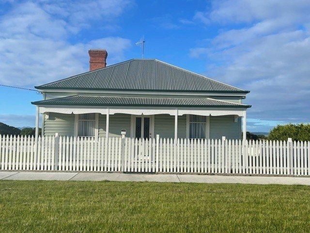 Furnished 3 Bed Coastal Home for Lease