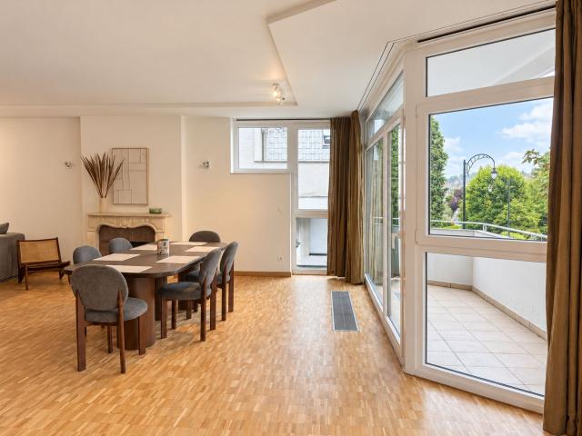Furnished 3 bed apartment with West terrace