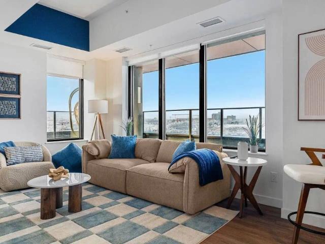 Furnished 3 Bed Sub Penthouse in Eau Claire | River Views | Parking + Storage — 3 Bedrooms Condo Unit