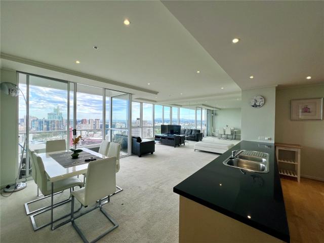 Furnished 3 bedroom apartment with 2 car parks