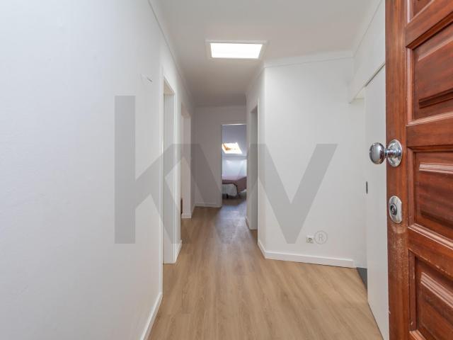 Furnished 3 Bedroom Apartment in the Heart of Carcavelos