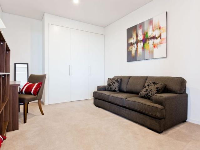 Furnished 3 Bedroom Apartment in Queens Riverside
