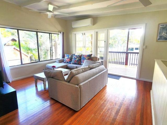 Furnished 3 bedroom Home on the lake!
