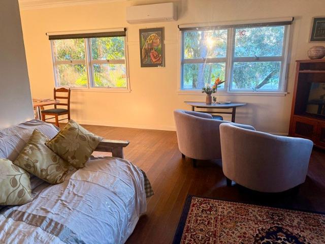 Furnished 3 Bedroom Home Utilities & Garden Maintenance Included