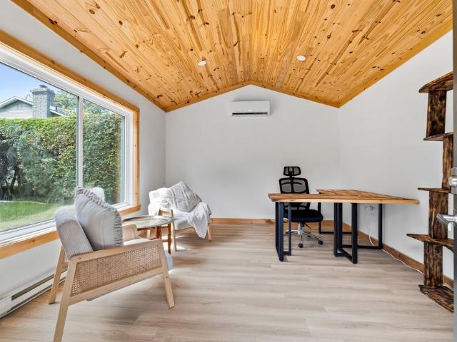 Furnished 3 Bedroom House with Pool in Châteauguay