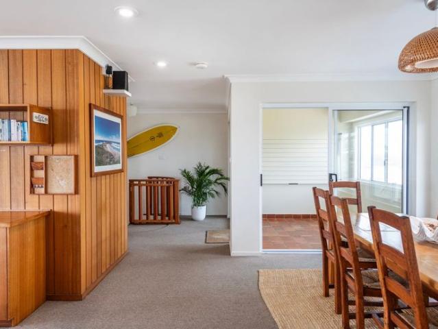 Furnished 3 bedroom penthouse with ocean views & pool
