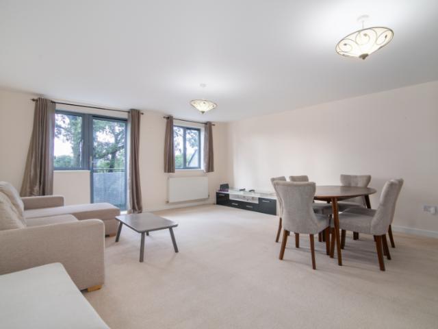 Furnished 3 bedroom property in Park Royal