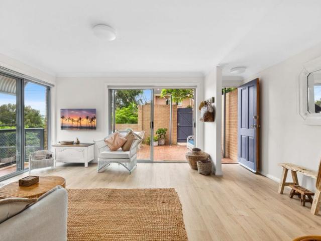 Furnished 3 Bedroom Townhouse in Avoca Beach | Flexible 3+ Month Stays