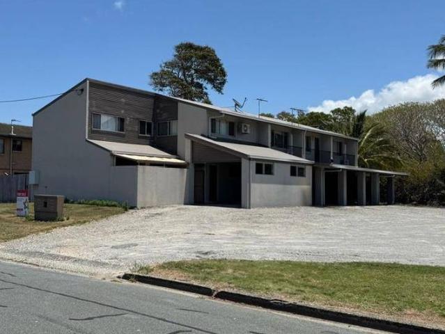3 Bedroom unit available in East Mackay